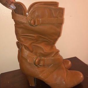 Camel boots